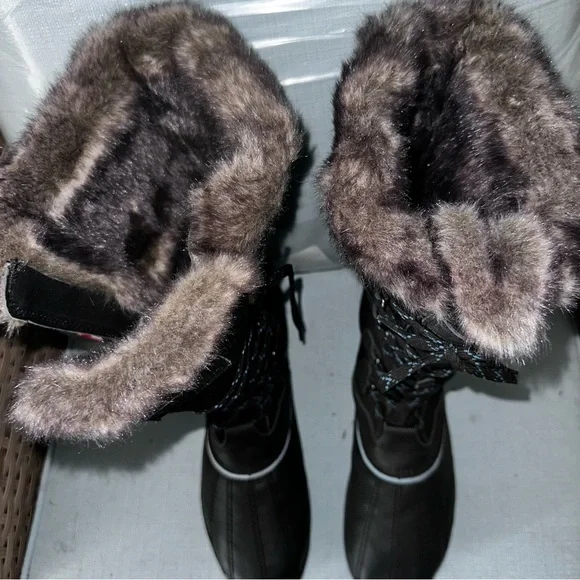 L.L. Bean Primaloft Women's Dark Blue Winter Boots with Fur Trim - Picture 3 of 8